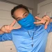 Juego digital con estetica futurista y brillo nocturno.